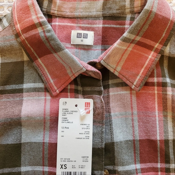 Uniqlo XS Men's Button Up Shirt - Picture 2 of 2